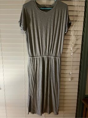 Banana Republic Gray Short-Sleeve Midi Dress with Elastic Waist